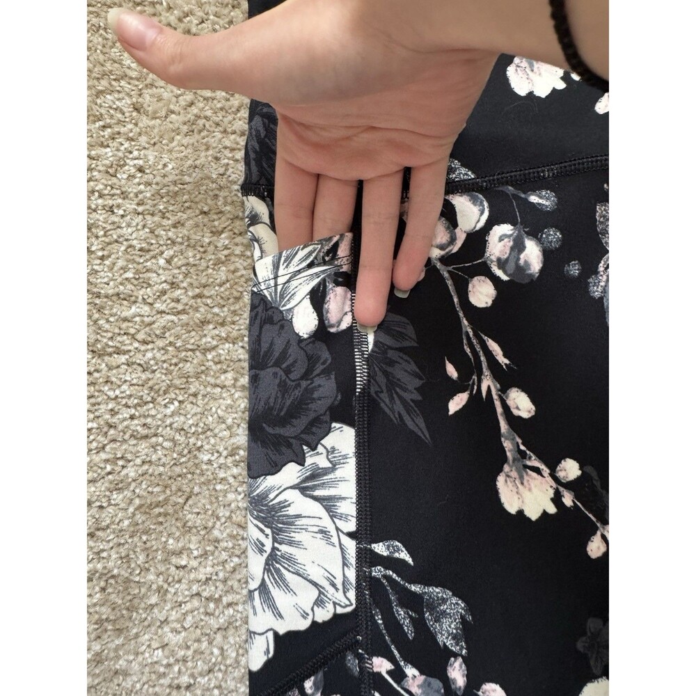 Victoria's Secret Flow On Point Leggings Women's 6 Wicked Rose Floral Pocket NWO - Picture 2 of 5